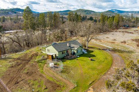 775 Trails End Ln, Eagle Point, OR 97524 photo 2