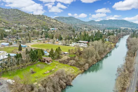 1432 N Second Ave, Gold Hill, OR 97525