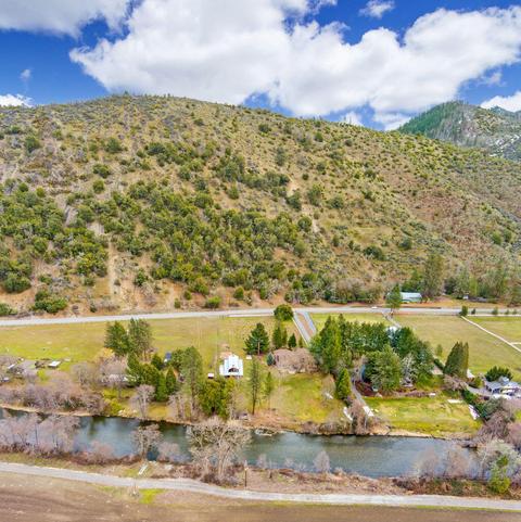 3828 Upper Applegate Rd, Jacksonville, OR 97530
