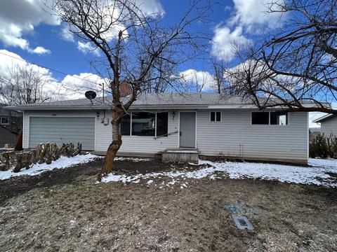 1742 Carlson Dr, Klamath Falls, OR 97603