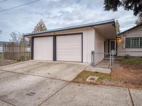 624 S Royal Ave, Eagle Point, OR 97524 photo 24