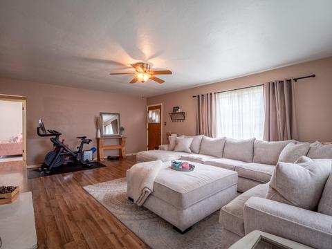 624 S Royal Ave, Eagle Point, OR 97524 photo 5