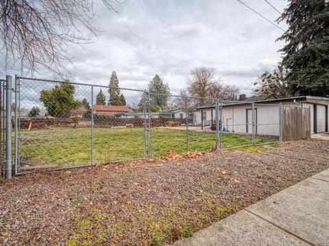 624 S Royal Ave, Eagle Point, OR 97524 photo 25