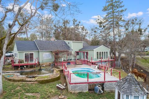 4970 Old Stage Rd, Central Point, OR 97502