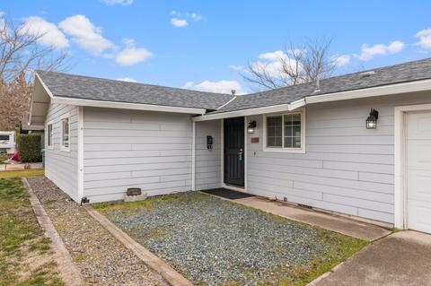 1110 N 3rd St, Central Point, OR 97502