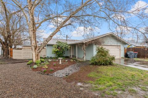 2533 Howard Ave, Medford, OR 97501