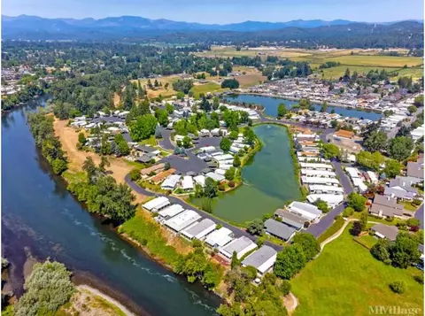 216 Kingsbury Dr, Grants Pass, OR 97526