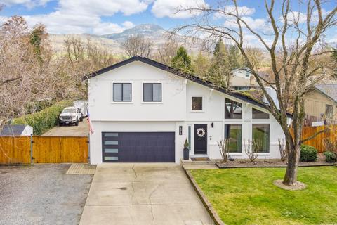 2678 Hawaiian Ave, Medford, OR 97504