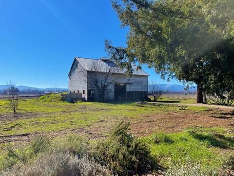 9445 Table Rock Rd, Central Point, OR 97502 photo 8
