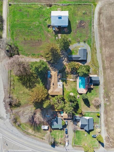 9445 Table Rock Rd, Central Point, OR 97502 photo 2