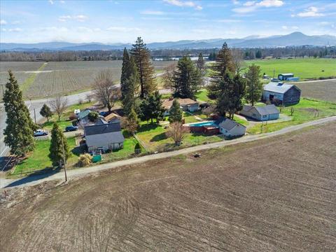 9445 Table Rock Rd, Central Point, OR 97502 photo 4