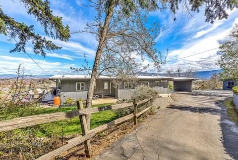 2122 Skyview Dr, Medford, OR 97501