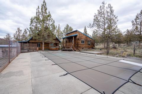 1051 SW Mountain View Dr, Madras, OR 97741