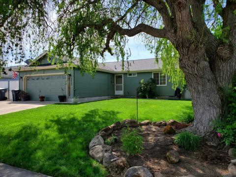 8023 25th St, White City, OR 97503