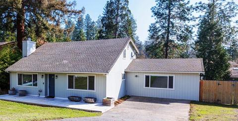 1520 NW B St, Grants Pass, OR 97526
