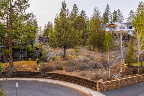 3317 NW Morningwood Ct, Bend, OR 97703