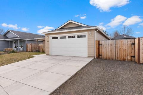 766 Sydney Ct, Central Point, OR 97502