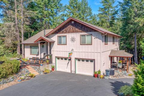 842 N Pinnon Rd, Grants Pass, OR 97526