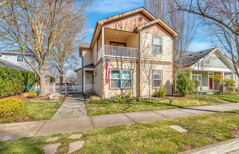 758 Griffin Oaks Dr, Central Point, OR 97502