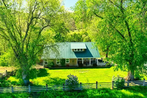 29027 S Fork Rd, Dayville, OR 97825