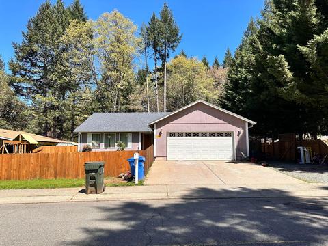 444 Addison Ln, Cave Junction, OR 97523