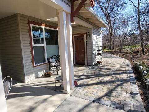 904 Mountain Meadows Cir, Ashland, OR 97520