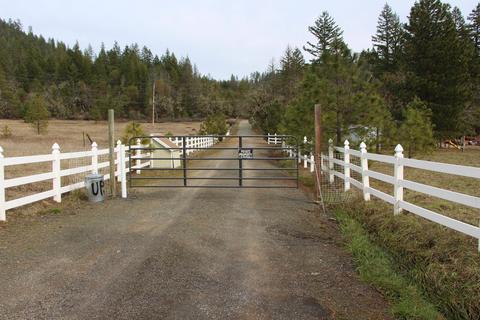 1789 Laurel Rd, Cave Junction, OR 97523 photo 2