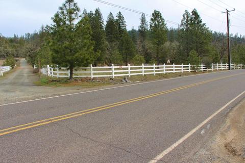 1789 Laurel Rd, Cave Junction, OR 97523