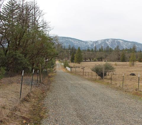 1789 Laurel Rd, Cave Junction, OR 97523 photo 4