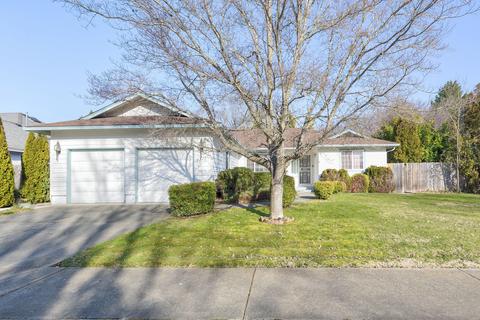 1277 Ironwood Dr, Grants Pass, OR 97526