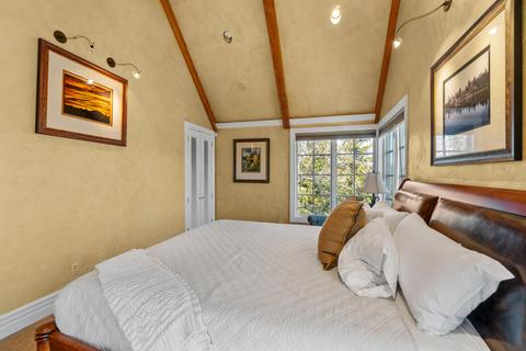 Bedroom - 18665 Macalpine Loop, Bend, OR 97702 photo 7 of 7