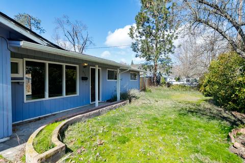 436 SW Westholm Ave, Grants Pass, OR 97526