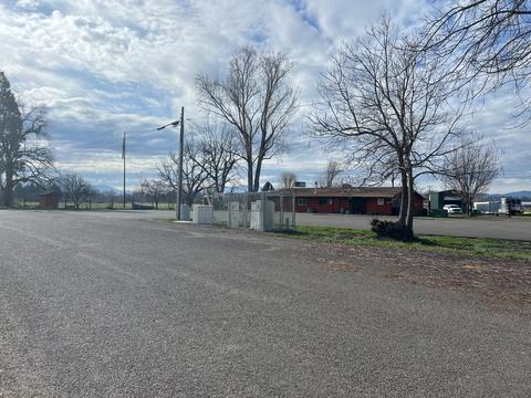 9329 Table Rock Rd, Central Point, OR 97502