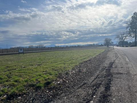 9329 Table Rock Rd, Central Point, OR 97502 photo 4