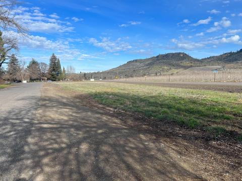 9329 Table Rock Rd, Central Point, OR 97502 photo 6