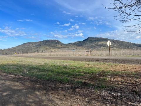 9329 Table Rock Rd, Central Point, OR 97502 photo 5