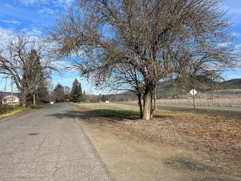 9329 Table Rock Rd, Central Point, OR 97502 photo 2