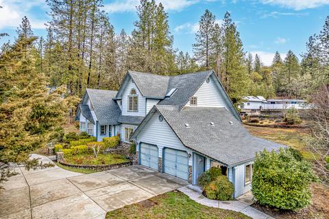 3592 Evans Creek Rd, Rogue River, OR 97537