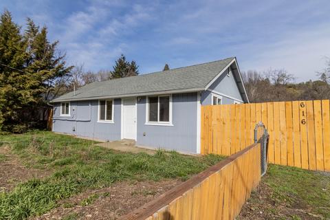 616 Pine St, Rogue River, OR 97537 photo 1