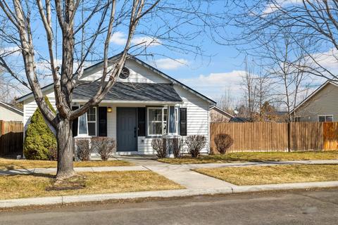 61068 Larkspur Loop, Bend, OR 97702 photo 2