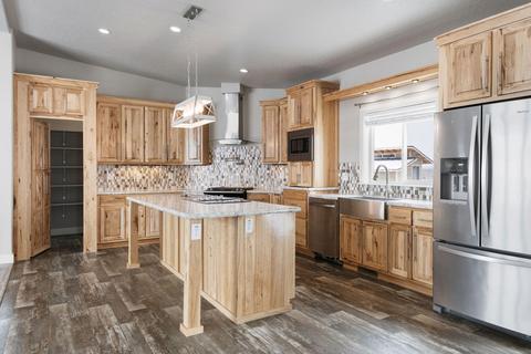 90787 Lost Forest Ln, Christmas Valley, OR 97641