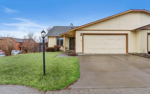 799 SE Kierra Pl, Madras, OR 97741
