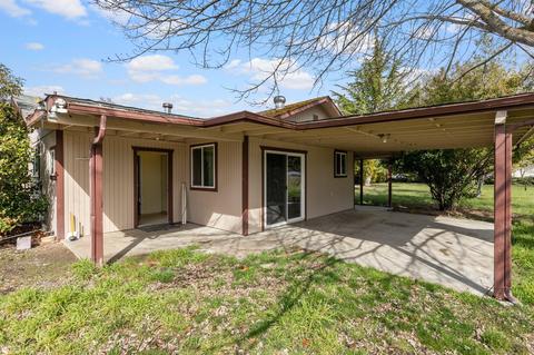 5621 Mcloughlin Dr, Central Point, OR 97502 photo 3