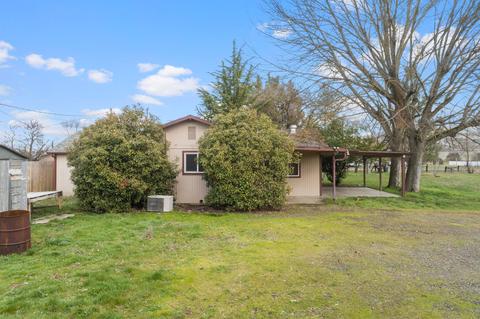 5621 Mcloughlin Dr, Central Point, OR 97502 photo 4