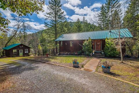 7051 Bear Branch Rd, Rogue River, OR 97537