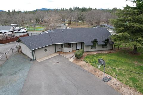 1340 Pleasant Valley Rd, Merlin, OR 97532