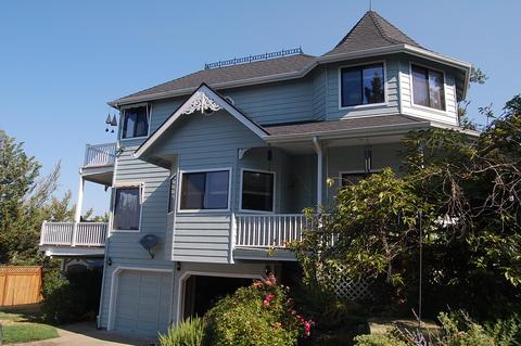 910 NE Tokay Hts, Grants Pass, OR 97526