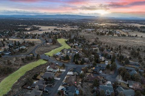 20819 Solstice Dr, Bend, OR 97703 photo 3