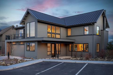 19247 Solomon Dr, Bend, OR 97702