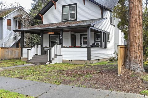 224 NW B St, Grants Pass, OR 97526